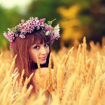 Photoshoot Cute Girls on The Wheat Field Wallpaper